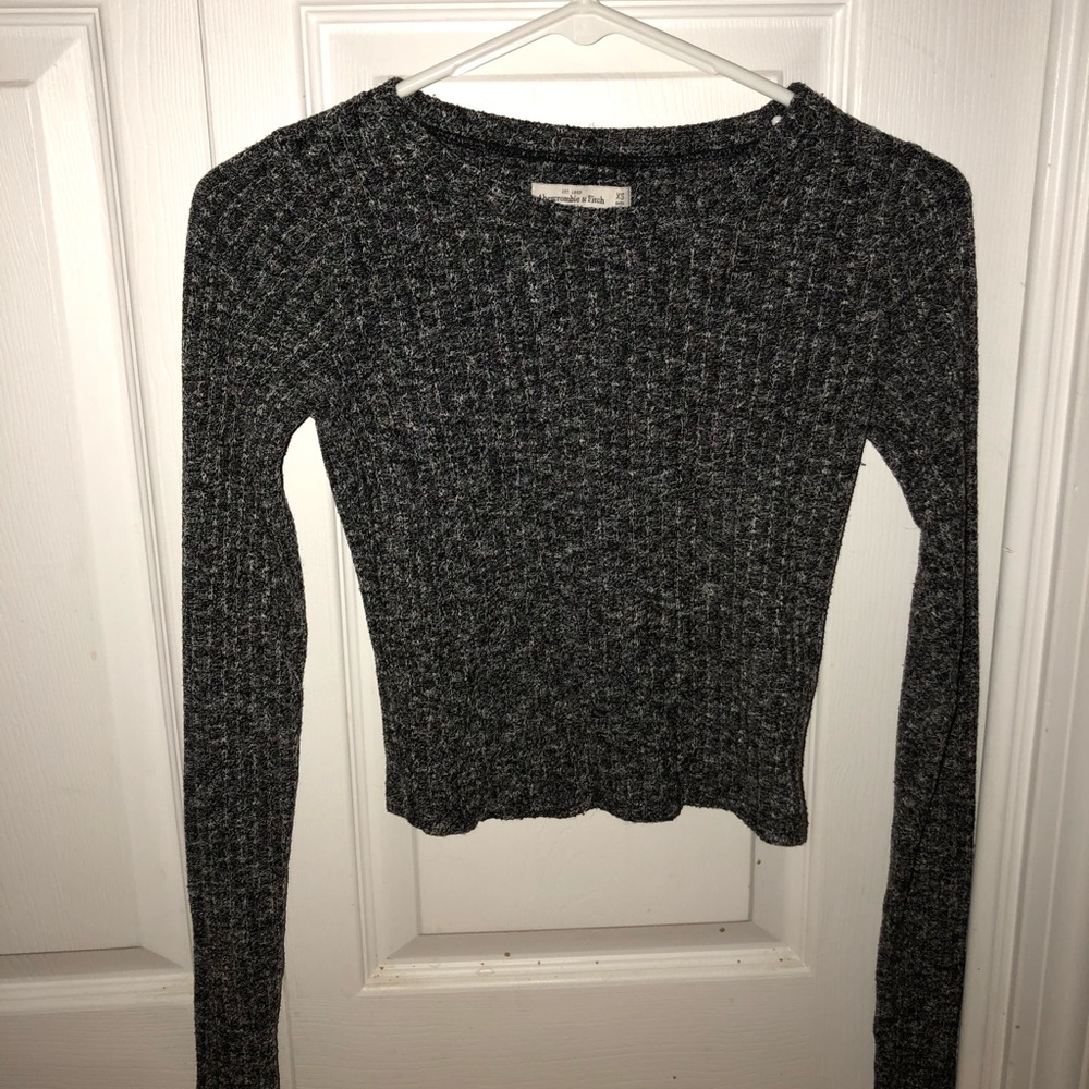 grey knit abercrombie and fitch sweater